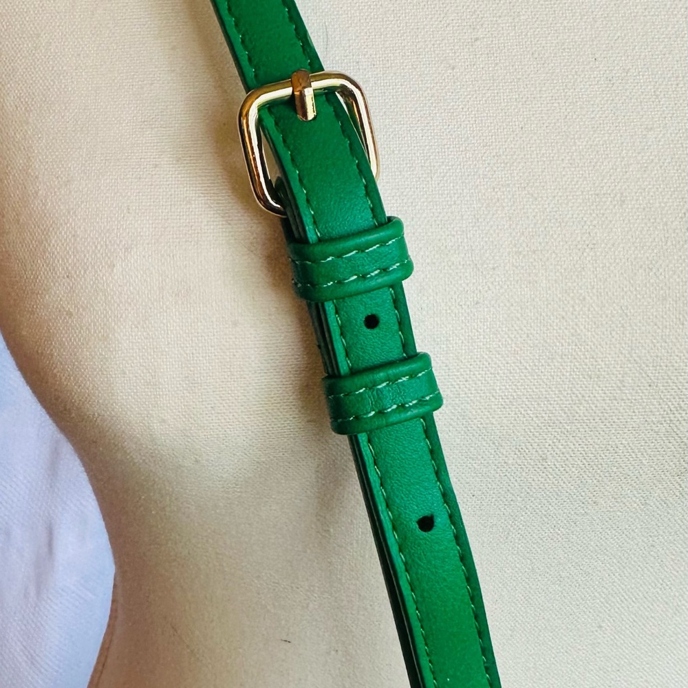 Vegan Leather Green Crossbody With Gold Chain. - Picture 3 of 4